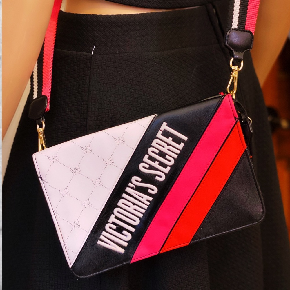 VICTORIA’S SECRET CROSSBODY BAG